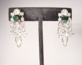 Vintage Emerald Green Crystal Rhinestone Dangle Earrings,Bridal Drop Fringe,Silver 1950s Old Hollywood Glam Teardrop/Pear Clip On Chandelier