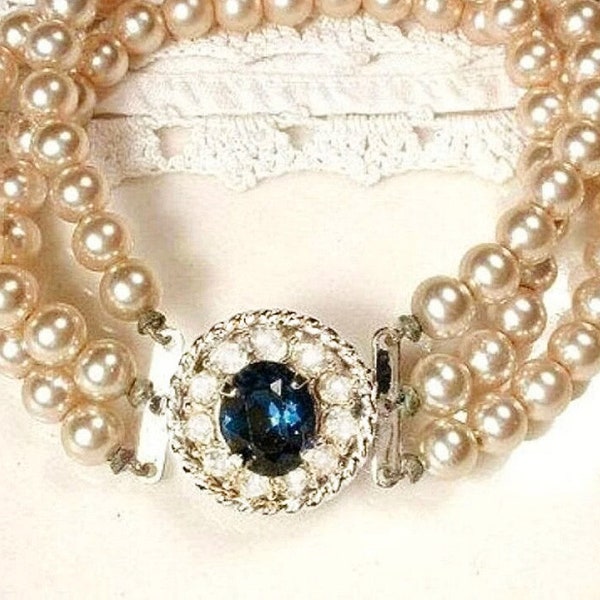 Vintage Navy Blau & Champagner Elfenbein Perle Strass Braut Armband, Art Deco Drei Strang Glasperle Verziert Saphir Verschluss Etwas Altes
