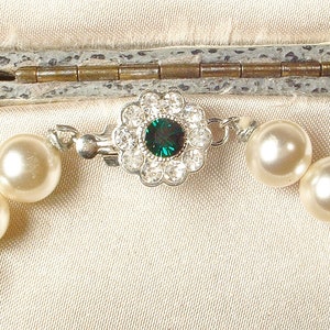 Vintage Ivory Glass Pearl & Emerald Rhinestone Bridal Bracelet, Single Strand Cream Pearls Silver Green Clasp, Gatsby 1920s Wedding 1950s image 3