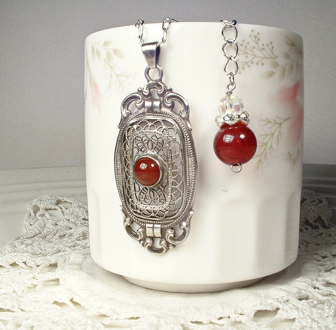 Old Look Pendant ! Red Cabochon CARNELIAN 3 Gemset Silver Plated Jewelry 