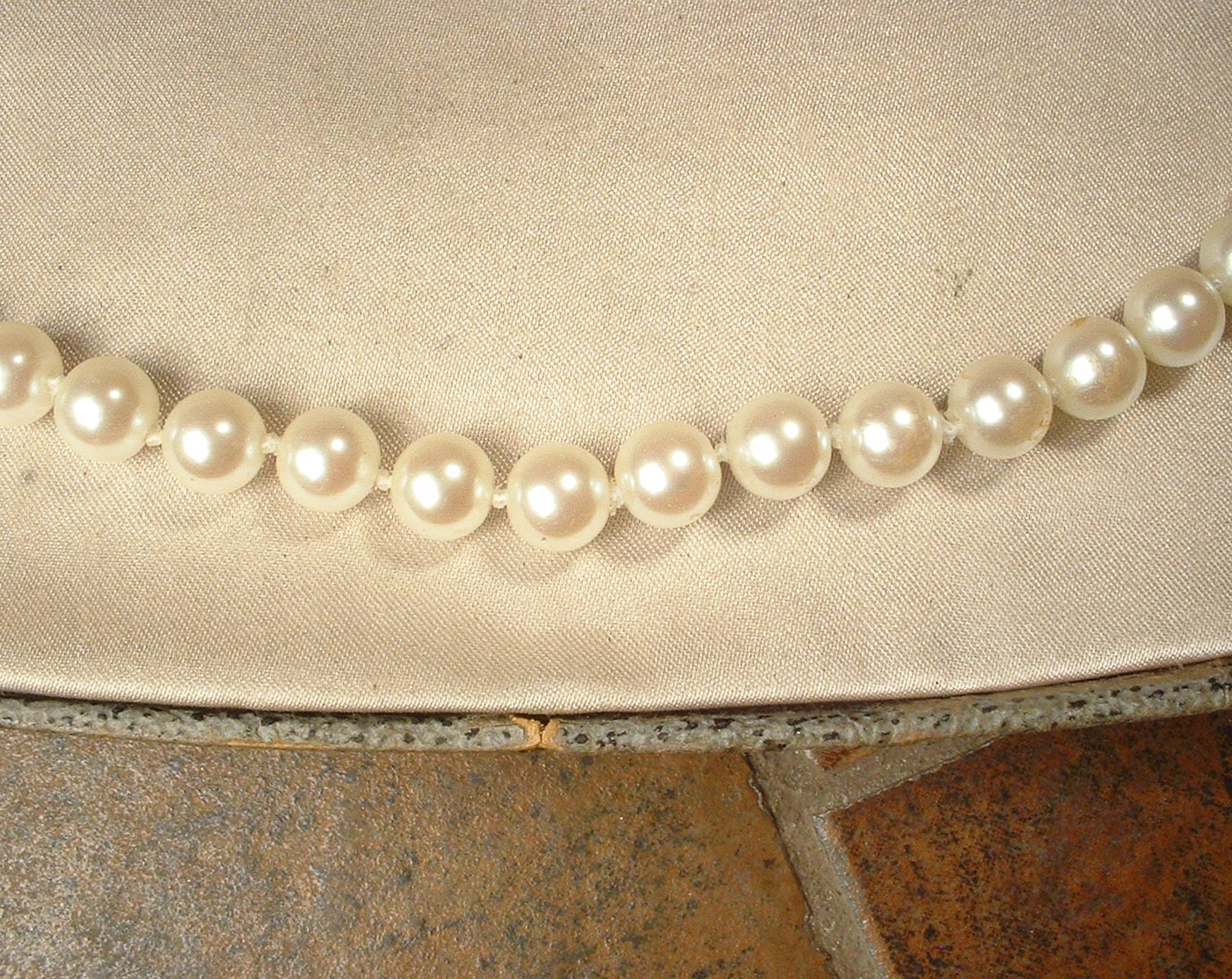Collier De Perles Art Déco Couleur Ivoire - Longueur 56 Cm - Perles En Plastique - Occasion Très Bon état