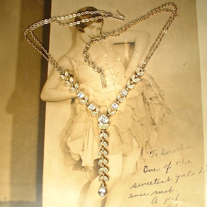 PRiSTiNe Vintage Rhinestone Gold Leaves Y Necklace, Bridal Lariat, Art Deco Flapper Garden Wedding, Signed NAPIER