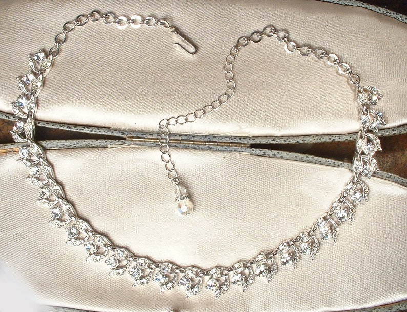 PRISTINE Vintage DESIGNER Art Deco Rhinestone Bridal Necklace,Wedding Paste Crystal Choker,Silver Leaf Link Statement 1940s 1950s Dainty Bib image 3