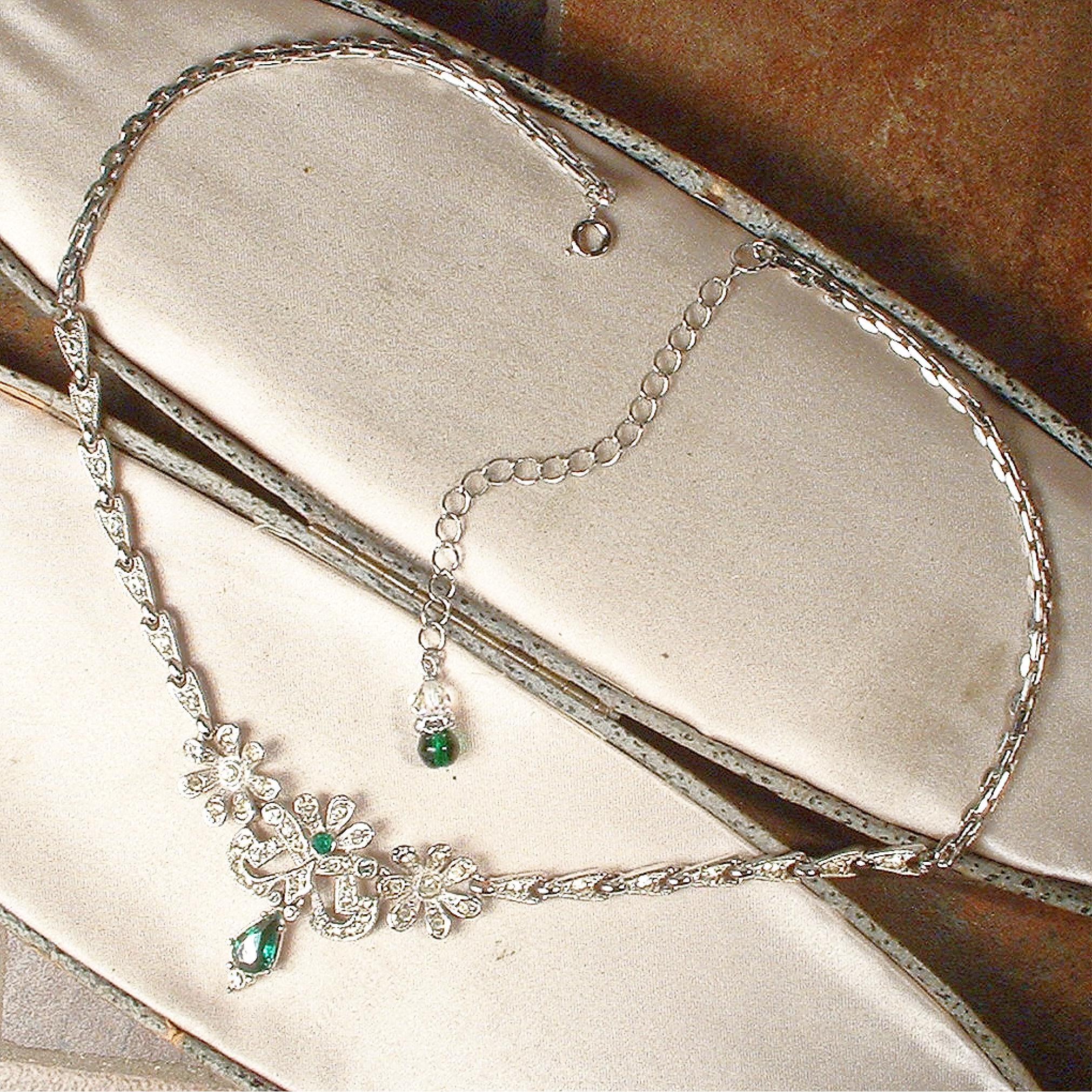 Collier Vintage Britannique Années 1930 - Marcassite, émeraude, Strass Verre Vert - Argenté - Longueur 39.4 Cm