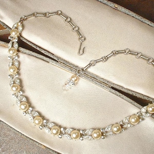 Collar nupcial Art Déco vintage con perlas de cristal, impecable, gargantilla nupcial con perlas de marfil y diamantes de imitación, con eslabones de hoja de plata, estilo declaración de los años 50, del diseñador Lisner.