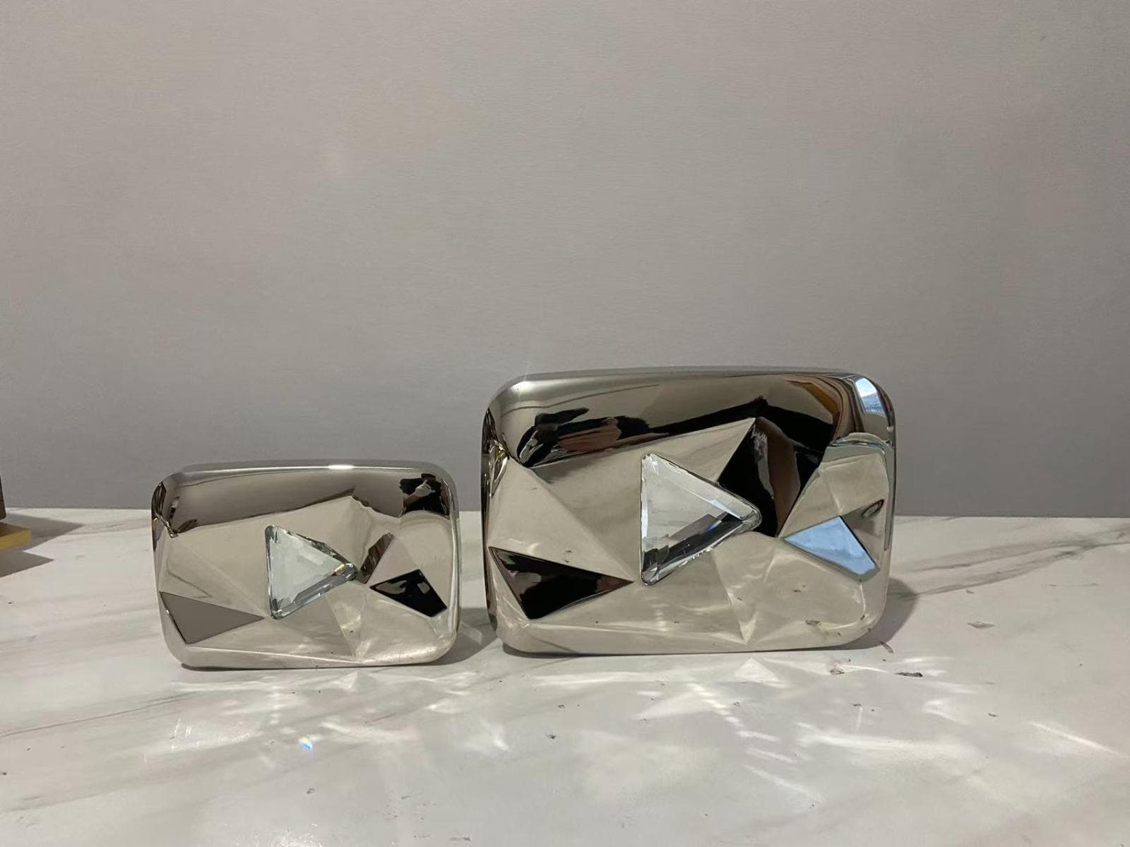 YouTube Diamond PLAY Button ダイヤモンド 盾 3D Youtube Diamond Play Button - TurboSquid 1538404