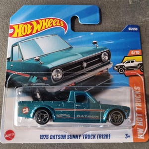 Hot Wheels Datsun Sunny Truck B120 - HW Hot Trucks 2025 - 1:64 Carro colecionável JDM HYX36