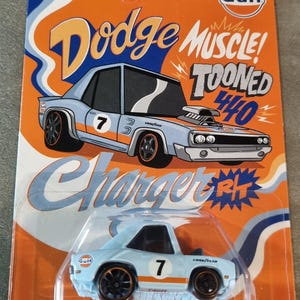 Hot Wheels Tooned '70 Dodge Charger - Silver Series GULF - 1:64 Sammelauto