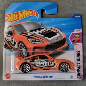 Hot Wheels Toyota GR86 CUP - Compact Kings 2025 - Carro colecionável 1:64 HYX23