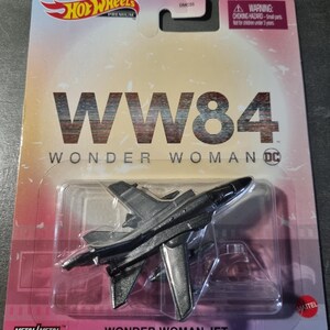 Hot Wheels Premium - Wonder Woman Jet - WW84 DC Comics - Colecionadores Mattel