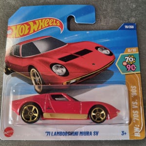 Hot Wheels '71 Lamborghini Miura SV - HW anos 70 VS. Anos 90 - 2025 - 1:64 Carro colecionável HYX22 Mattel