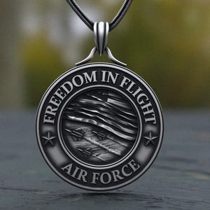 Luftwaffe Anhänger 925 Sterling Silber Halskette | Freiheit im Flug Militärmedaillon | USAF Kampfflugzeug Schmuck
