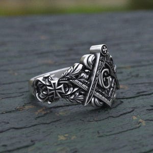 Masonic Square and Compass Ring - 925 Sterling Silver Freemason Ring - Detailed Fraternal Symbol - Men&#39;s Lodge Jewelry
