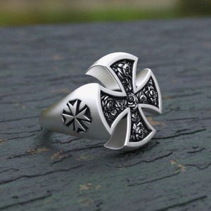 Maltese Cross Rose Ring - 925 Sterling Silver Templar Ring - Knights Hospitaller Jewelry - Medieval Inspired Men&#39;s Ring -Crusader Cross Gift