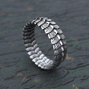 Dragon Scale Ring Sterling Silver 925 - Mens Armor Ring with Oxidized Scale Pattern - Fantasy Medieval Jewelry