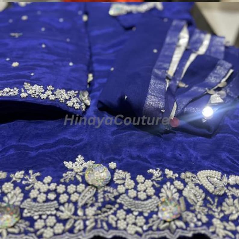 Conjunto de seda blanca con zardozi, dupatta y bolsa – Conjunto festivo de lujo pakistaní de 4 piezas farshi shalwar imagen 5
