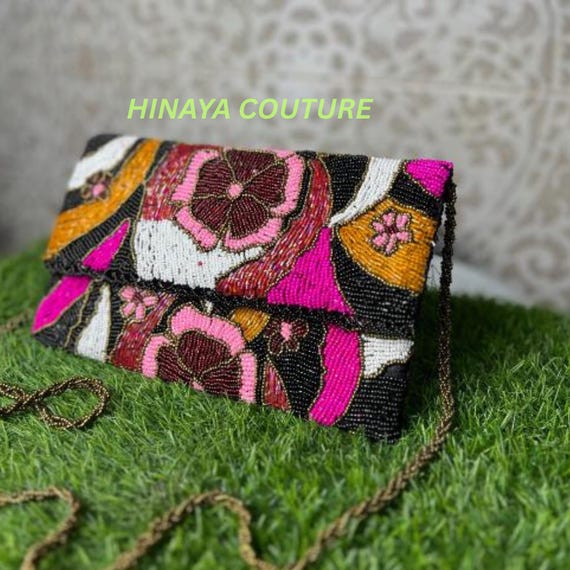 手作りのビーズ装飾が施されたパキスタン製クラッチバッグ｜刺繍入り 