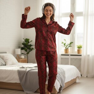 Women's Satin Pajama Set: Elegant Polyester Loungewear
