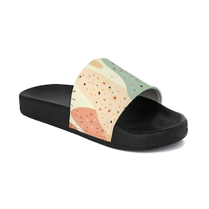 Stylish Women&#39;s Slide Sandals for Summer, Cozy Beach Footwear, Trendy House Slippers, Cute Pool Slides, Customizable Slip-Ons