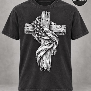 Könnte beinhalten: Ein schwarzes, mineralgewaschenes T-Shirt mit einem weißen Grafikdruck eines verwitterten Holzkreuzes, das mit einer zerfetzten amerikanischen Flagge behangen ist. Der Text DIGITAL DOWNLOAD steht in einem runden Abzeichen oben rechts.