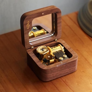 Kundenspezifische klassische hölzerne Glas gravierte Musik Themed Box | BTS Spieluhr Geschenk für Frau | Paare Geschenk Spieluhr | Valentinstag Geschenk