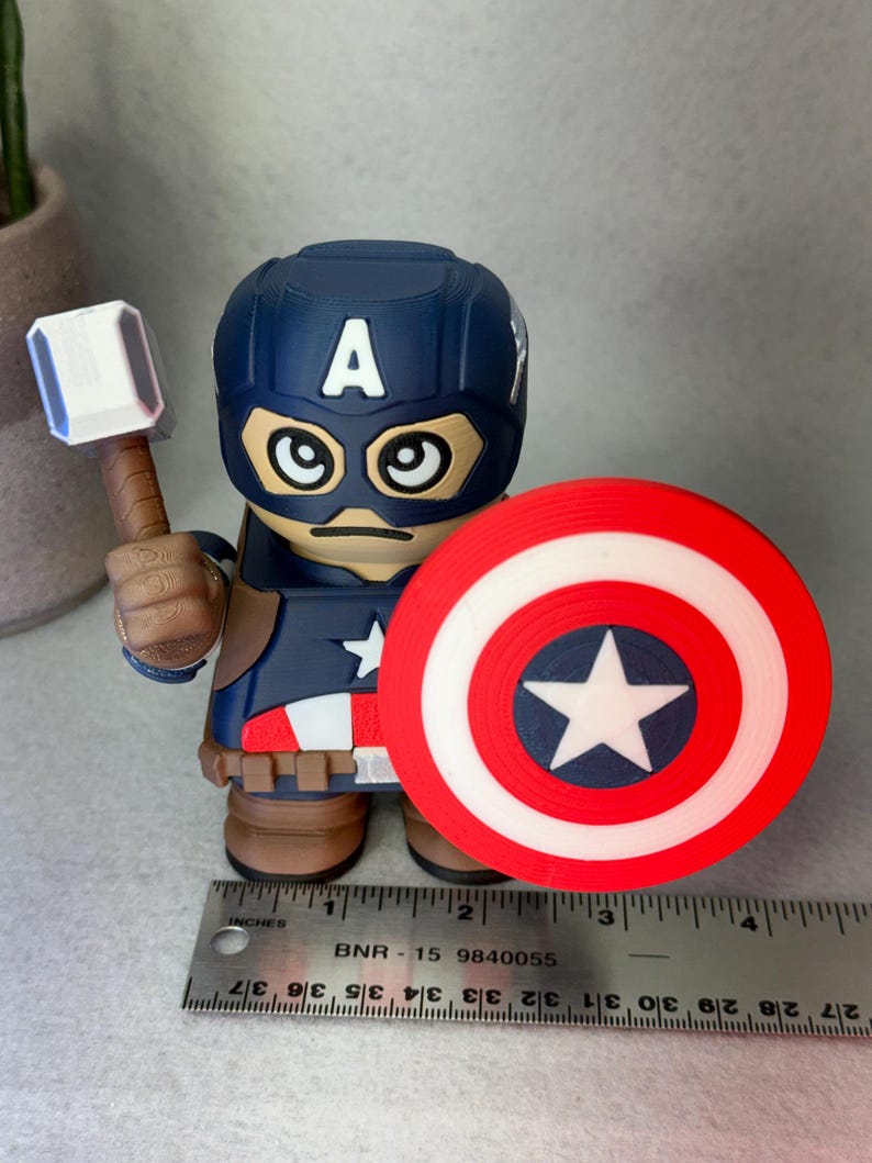 Captain America Figure With Shield & Hammer - Avengers Collectible Gift - Vibranium Shield and Mjolnir - Desk Toy - 4.5" Tall - Fan Creation afbeelding 2