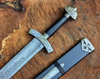 Espada vikinga de acero de Damasco forjada a mano: "Hombres del Norte" grabada con vaina