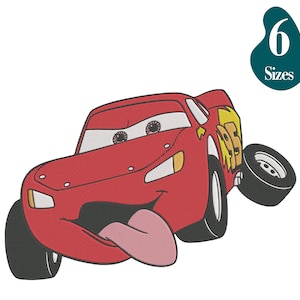 Puede incluir: Un coche de carreras rojo de dibujos animados con una cara sonriente y la lengua fuera. El coche tiene ojos grandes, faros blancos y un neumático negro. El número 95 es visible en el lateral. La imagen incluye el texto "6 Sizes".