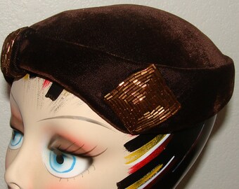 Vintage Brown Midi Velvet Hat Beaded Trim Made in France  display picture 3