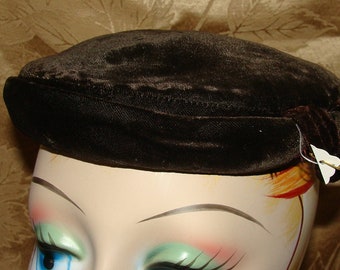 Autumn Brown Disc Chapeau Pillbox 1930's to 50's Ladies Hat 21 Round Velvet Plush Ladies Vintage Head Wear Mid Century Mod Women's Fashion