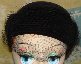 Vintage Mid Century Mod Black Velvet Ladies Hat Head Wear Noir Netting Adjustable Chapeau 1950's Fashion 1960's Cocktails Church Apparel