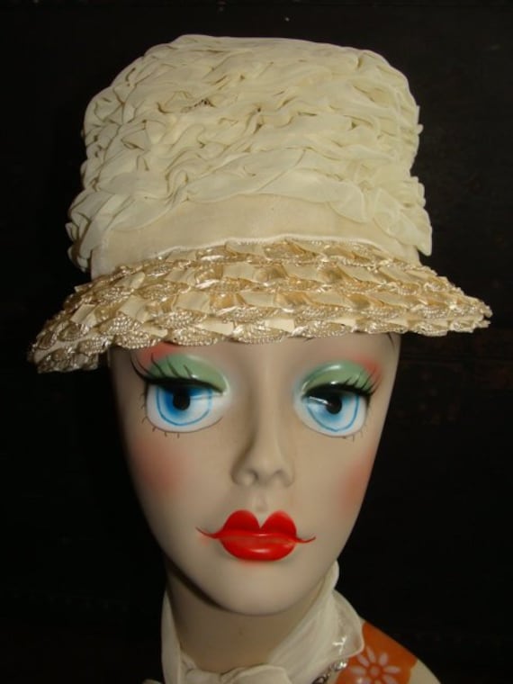 Cream Vintage 1960 display picture 2