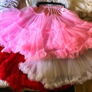 Vintage Crinoline 40% off White Pink Red Display Full Petticoat Skirt 3 Layers Sheer Material for 1950&#39;s Poodle Skirt Halloween Pinup Small