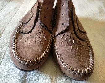 Vintage Hush Puppies Moccasin Shoes for Women Size 6 Brown Leather Native Hard Sole Top Stitch