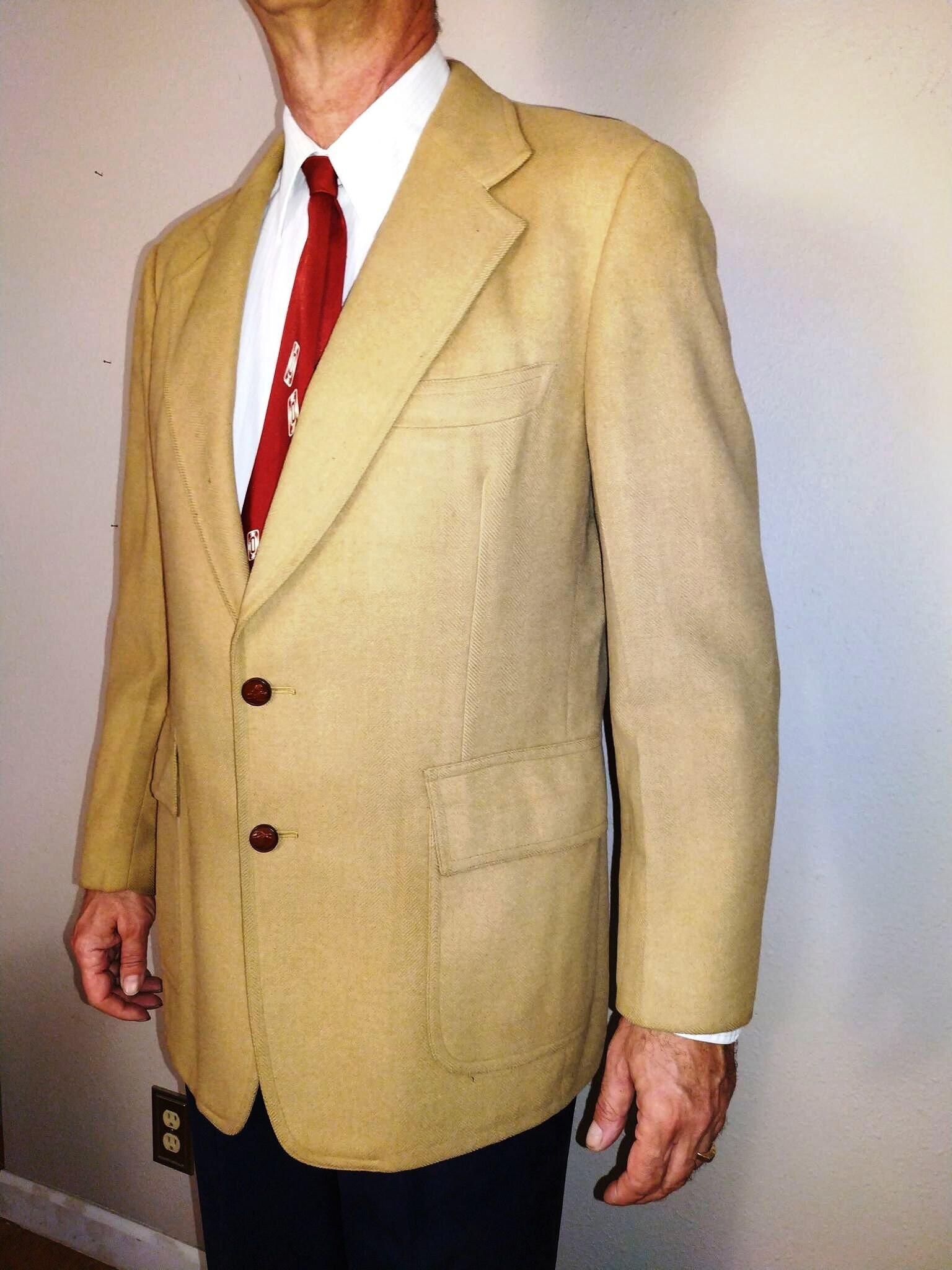 Vintage Dennis Wool Suit Sport Coat Camel Union Label Long Sleeve Men's Jacket Wood Horse Head Buttons Flap Pocket Partial Line Father's Day