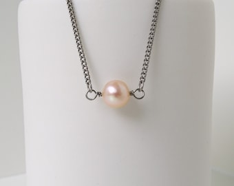 Single Pink Pearl Titanium Necklace, Niobium Wire Wrapped Freshwater Pearl, Nickel Free Necklace for Sensitive Skin, Hypoallergenic Jewelry