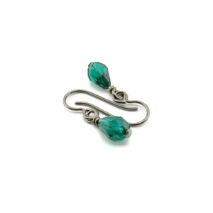 Emerald Green Drop Niobium Earrings, Austrian Crystal Teardrop Earrings, Titanium Earrings for Sensitive Ears, Hypoallergenic Nickel Free