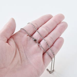 Titanium ketting met platte schakelkabel, ketting van puur titanium, 1,8 mm fijne nikkelvrije ketting met gevoelige huid Voeg je eigen hanger toe afbeelding 5