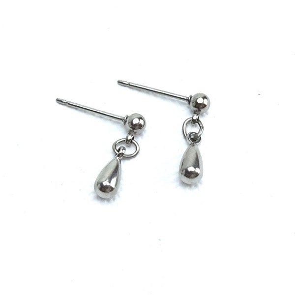 Boucles d'oreilles fines en titane en forme de goutte, Petites gouttes de pluie pendantes en titane, Boucles d'oreilles hypoallergéniques sans nickel, Boucles d'oreilles sensibles