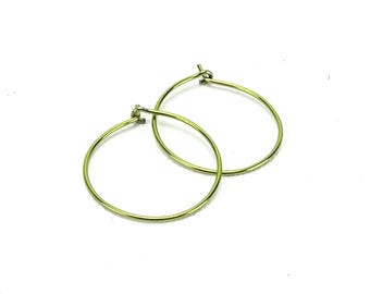 Créoles en niobium de taille moyenne en or, Créoles en niobium couleur or jaune pour oreilles sensibles, Bijoux hypoallergéniques sans nickel