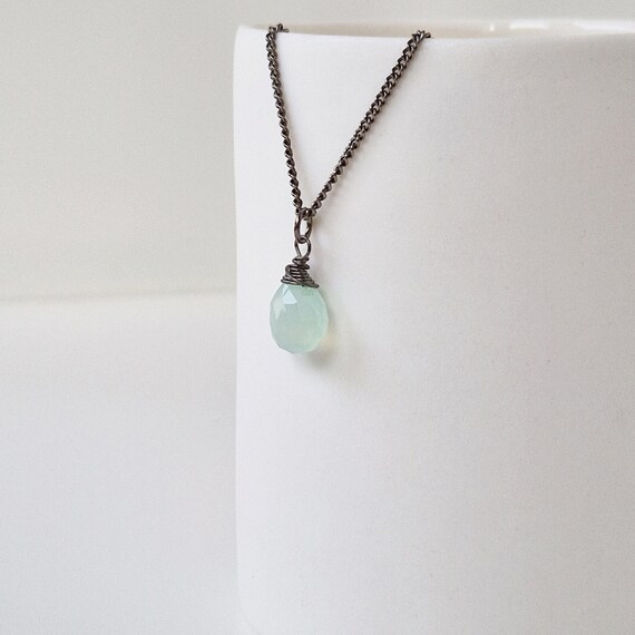 Green chalcedony best sale necklace