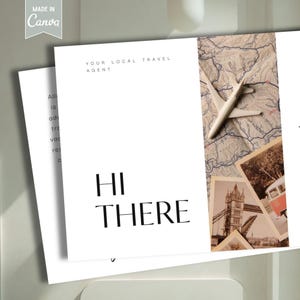 Puede incluir: Una tarjeta blanca con el texto "YOUR LOCAL TRAVEL AGENT" y "HI THERE" en negro. La tarjeta está parcialmente oculta por un mapa vintage con un avión de juguete en la parte superior y una foto del Puente de la Torre en Londres.