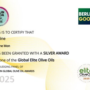 Może przedstawiać: Certyfikat Berlin GOOA Silver Award 2025, potwierdzający, że Olivine Mon jest Global Elite Olive Oil. Dokument zawiera logo Berlin GOOA, zielono-białą pieczęć oraz logo Elite Olive Oils 2025.