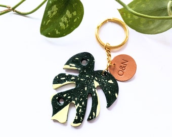 Chaveiro de couro Monstera pintado à mão, Chaveiro de couro personalizado, Pingente de bolsa de couro, Ideia para presente, Presente personalizado, Chaveiro Monstera
