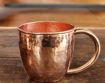 Taza de cobre martillado hecha a mano: artículos para beber artesanales de Indonesia
