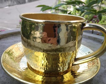 Juego de taza y platillo de latón martillado hecho a mano, taza de café rústica