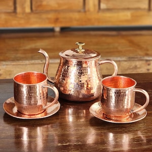Juego de té de cobre martillado a mano: tetera, tazas y platillos