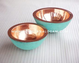 Fregadero de cobre martillado a mano: exterior turquesa, interior oro rosa