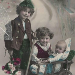 1915年 春の挨拶 2人の少女と赤ちゃんのカートアンティークポストカード