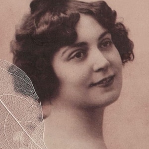 C 1907 RÉGINA BADET (1876-1949) Französische Schauspielerin Antike Sepia getönte Oricelly-Postkarte